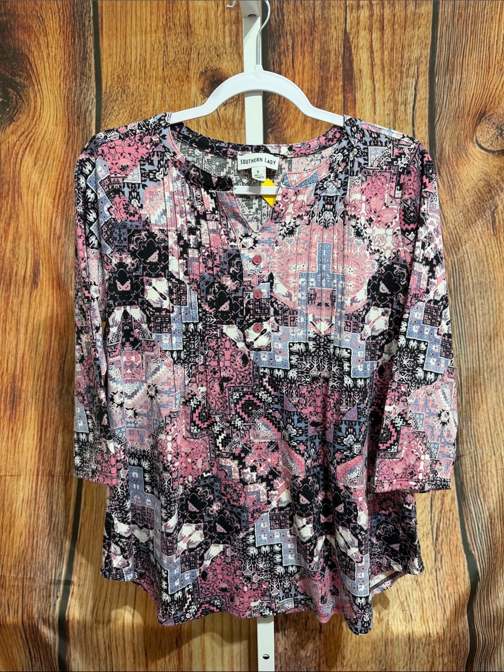 Southern Lady Notch V-neck 3/4 Sleeve Blouse Size S